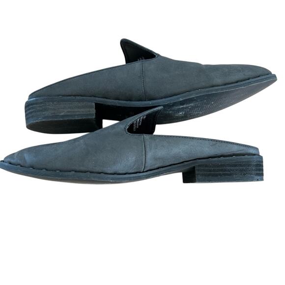 Very Volatile Women’s Black Studded Distressed Leather Flats - Picture 4 of 4